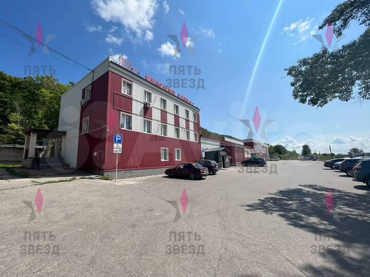 Здание с земельным участком