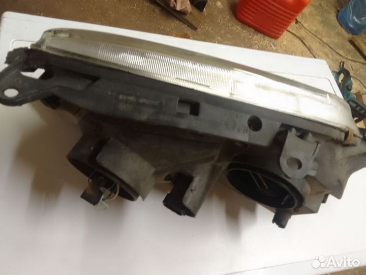 Фара toyota avensis