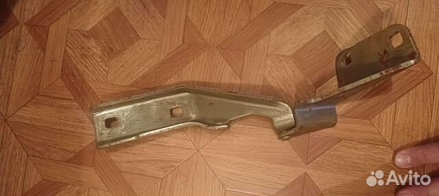 Петля капота priora