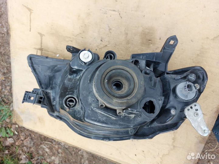 Фара правая Mitsubishi L200 KB 2006-2016