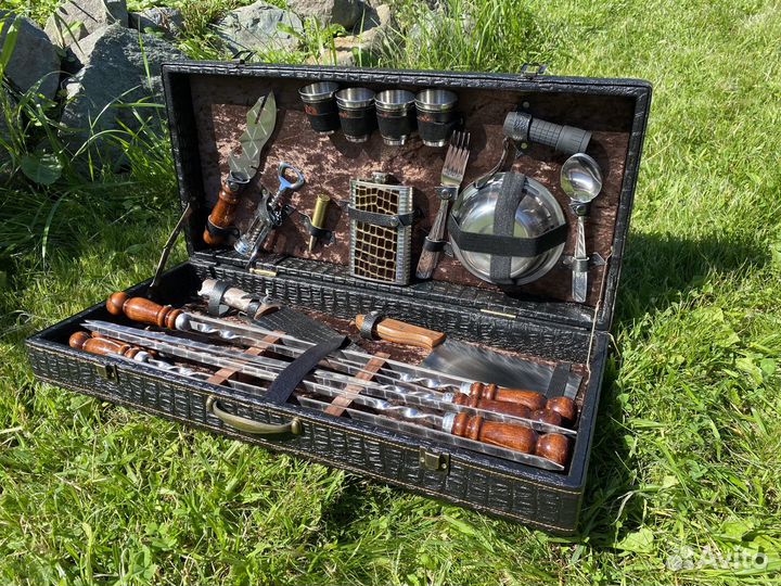 Подарочный набор шампуров в чемодане 