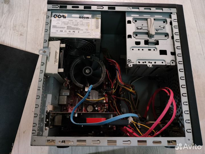 Материнская плата с процессором и памятью