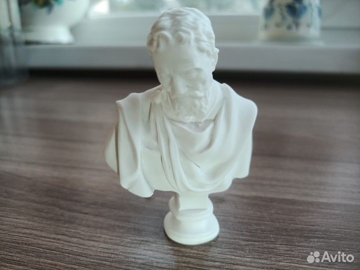 Статуэтка Микеланджело