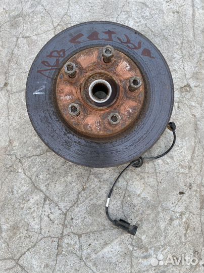 Поворотный кулак передний левый Митсубиси Лансер