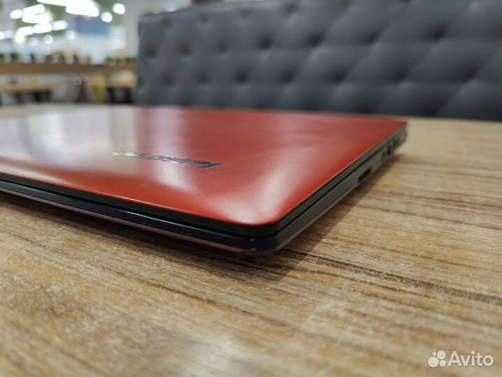 Быстрый ноутбук Lenovo Red