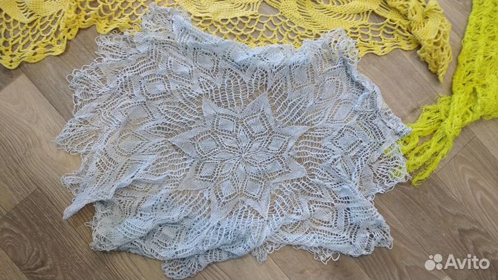 Платки,шали,скатерть ручной вязки.Журналы мод