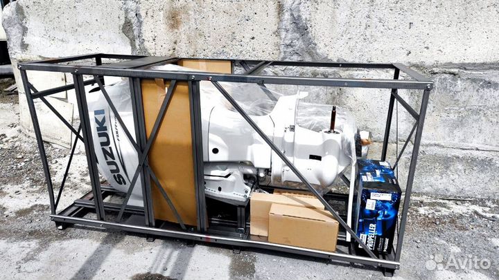 Мотор лодочный Suzuki DF200ATX белый в Москве