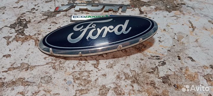 Эмблема крышки багажника Ford EcoSport