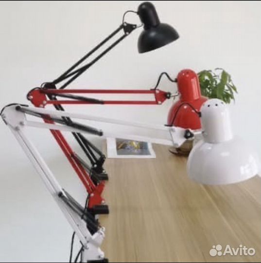 Новая лампа на струбцине в коробке