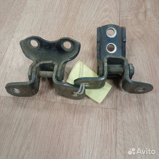 Петля двери передняя левая Toyota Camry 50 55