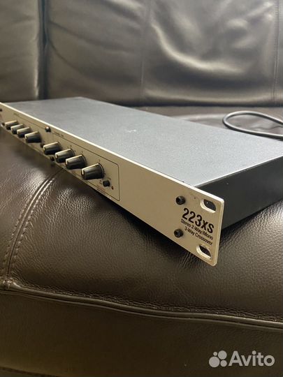 Кроссовер - Dbx 223XS