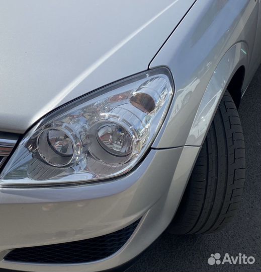 Кронштейн переднего бампера Opel Astra H (левый)