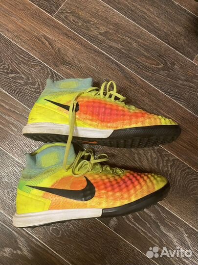 Футбольные бутсы футзалки