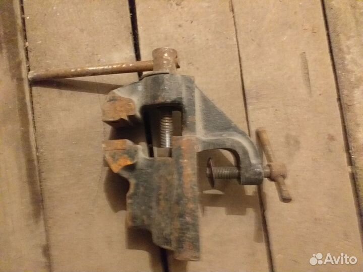 Тиски слесарные