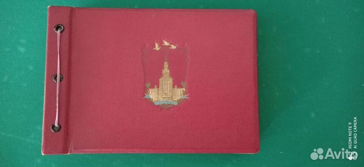 Старые фотоальбомы и записная книжка