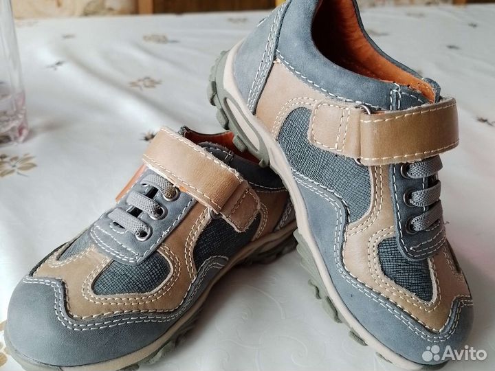 Кроссовки новые25размер