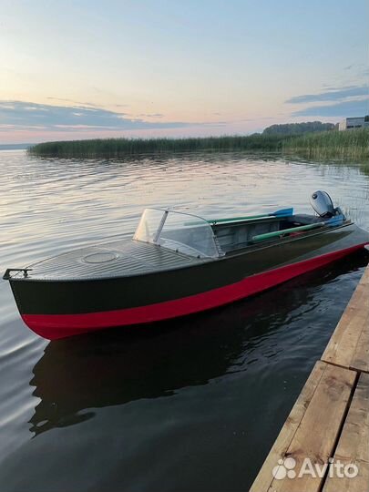 Прокат на лодке по озеру