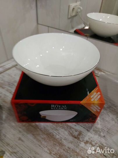 Салатник фарфоровый новый