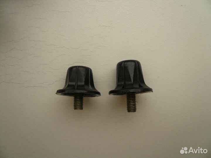 Пластиковые шипы для бутс СССР с ключом