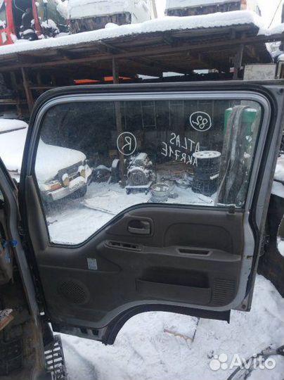 Дверь правая Nissan Atlas AKR71E 4HG1 1996