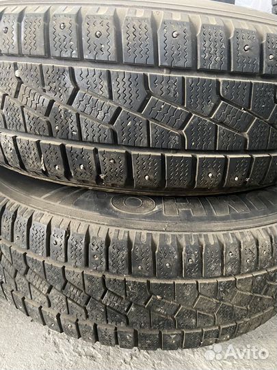 Kumho I'Zen Stud Snow KW11 235/75 R15