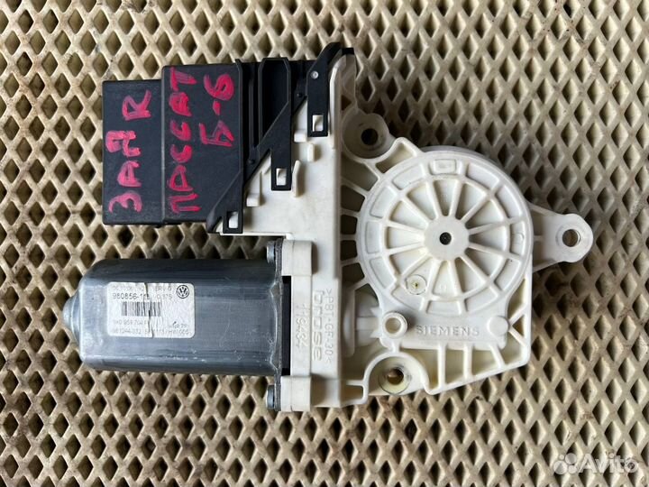 Моторчик стеклоподъемника задний правый VW Passat