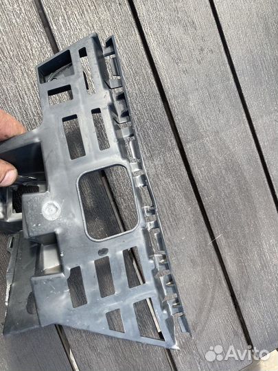 Кронштей переднего бампера левый skoda fabia