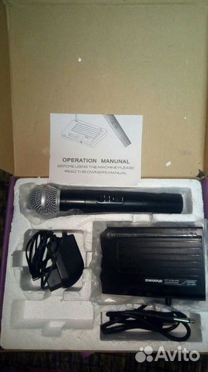 Диджей с аппаратурой