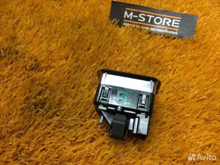 Кнопка стеклоподъемника задняя левая Mercedes-Benz