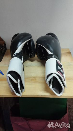 Боксерские перчатки, шлем