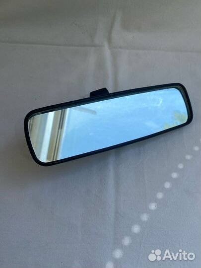 Салонное зеркало заднего вида