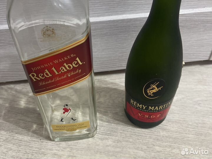 Пустая бутылка red label 0.7 и Remy Martin 350мл