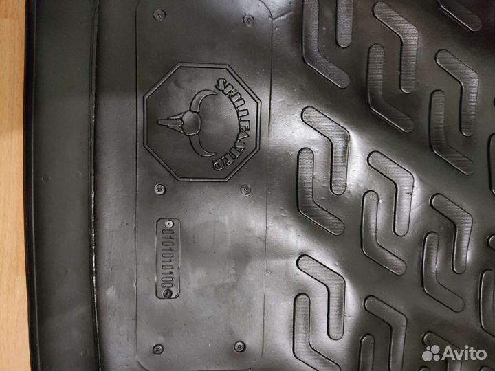 Автомобильный коврик в багажник