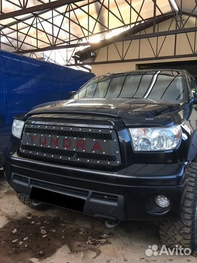 Решетка радиатора Toyota Tundra (2010-2013г) V3