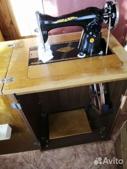 Швейная машина Подольская ножная