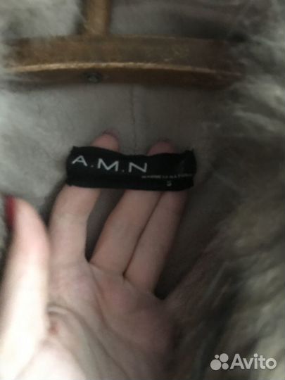 Пальто с меховым воротником