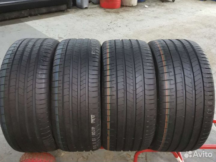 Pirelli P Zero PZ4 275/40 R22 и 315/35 R22