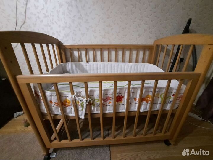 Манеж детский с маятником