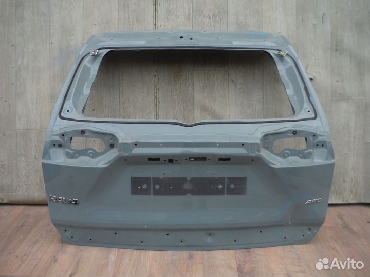 Крышка багажника №110 Toyota RAV4 (XA50) 2020