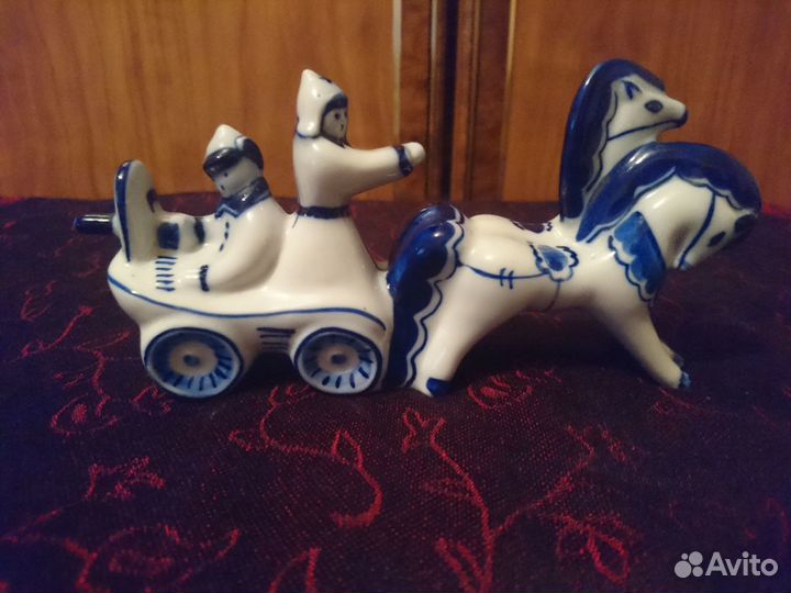 Фарфоровая статуэтка 