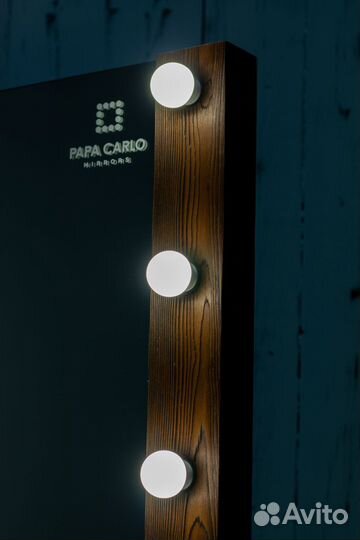 Гримерное зеркало с лампами