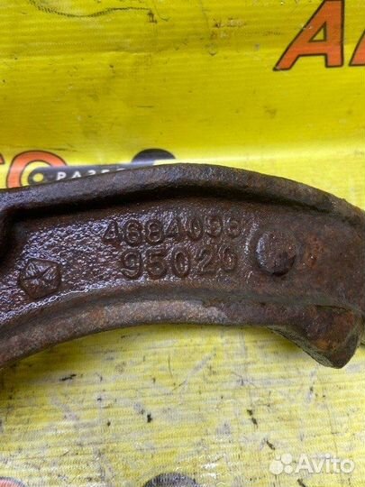 Рычаг подвески передний правый Dodge Caravan EFA