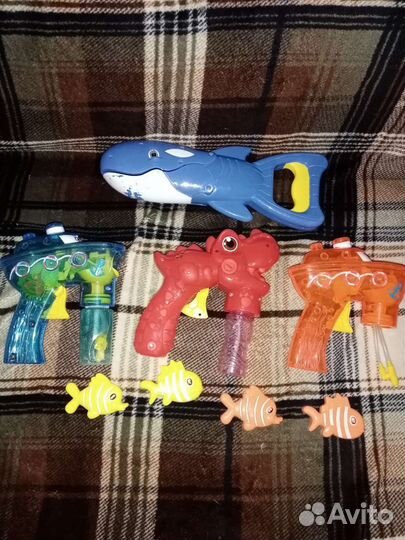 Игрушки для ванной. Пистолет для мыльных пузырей