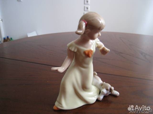 Фарфоровая статуэткка 