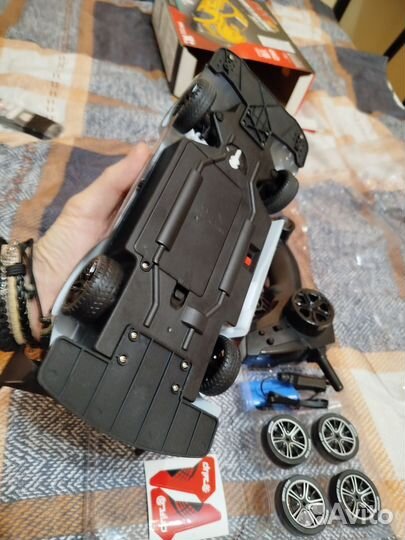 Радиоуправляемая машина для дрифта