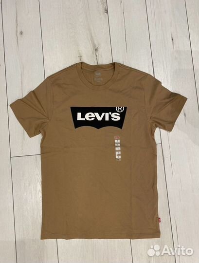 Оригинальные футболки Levi's размеры S и L