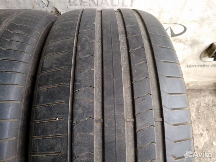 Pirelli P Zero PZ4 285/45 R21 113Y