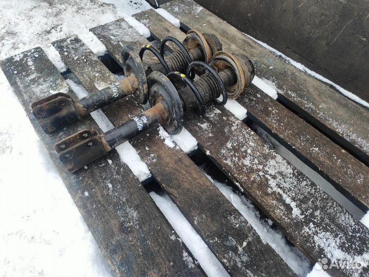 Передние амортизаторы Renault Sandero 2