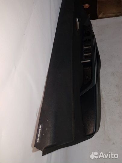 Обшивка двери передняя левая Kia Rio 2011-2017