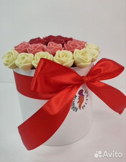 Розы из Белого Шоколада - 37 шт в Коробке